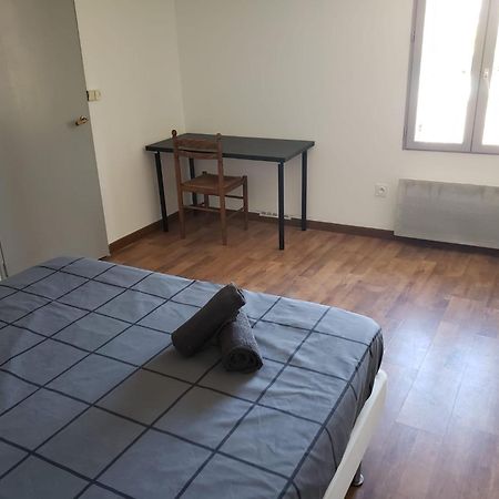 Chambres Meublees Et Spacieuses LʼIsle-Jourdain Szoba fotó