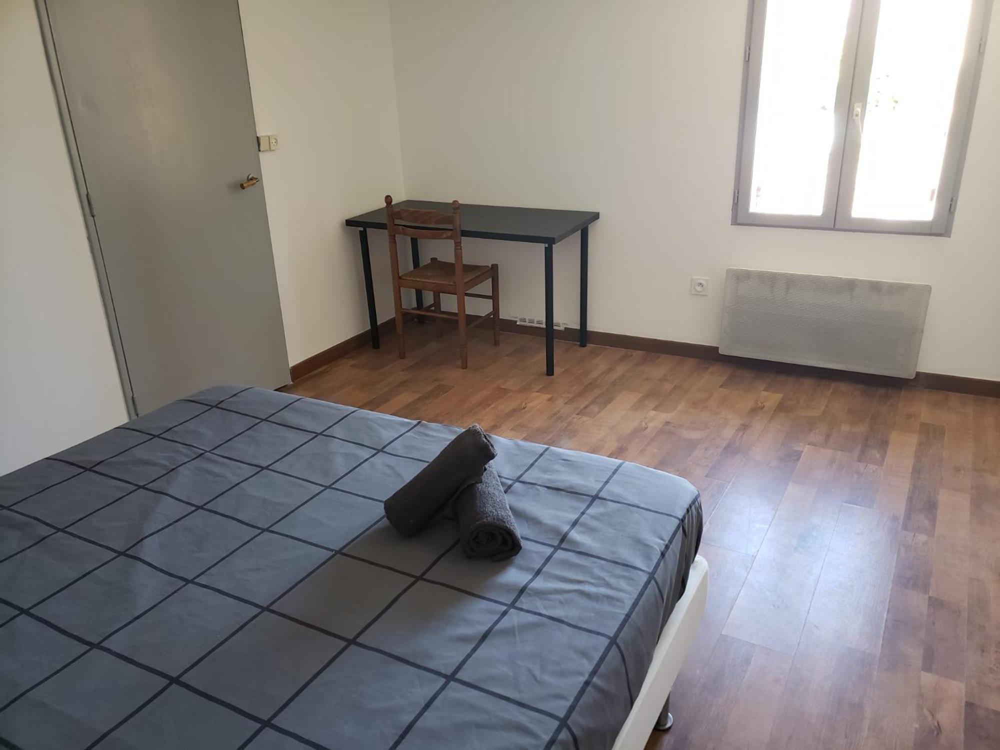 Chambres Meublees Et Spacieuses LʼIsle-Jourdain Szoba fotó